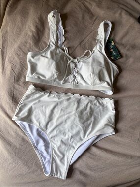 White scallop trimmed High-Waist Bikini Set
